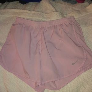 NIKE LIGHT PINK SHORTS (Y)